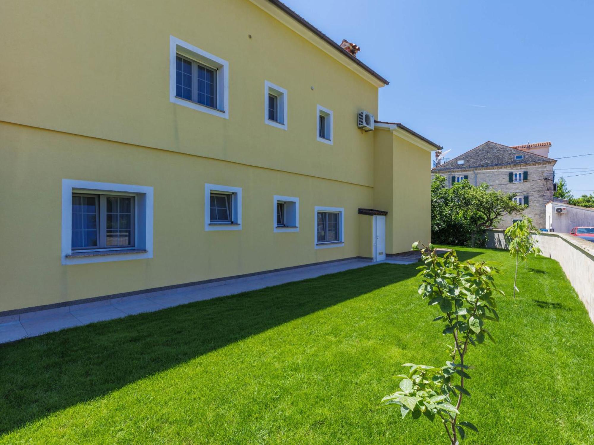 Nino-4 By Interhome Apartman