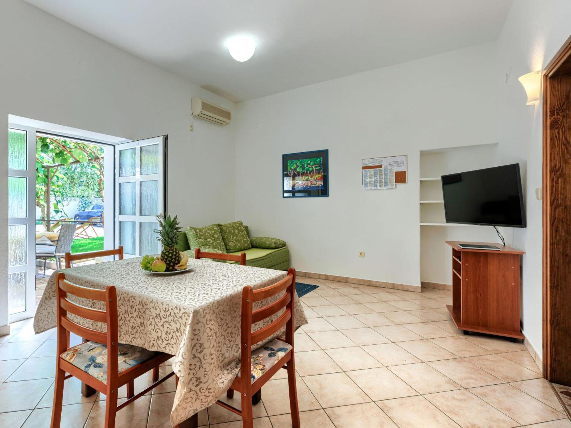 Nino-4 By Interhome Apartman
